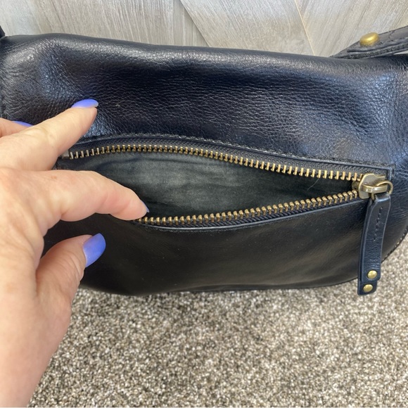 Fossil Legacy Black Pebbled Leather saddle messenger bag purse shoulder - Picture 10 of 16